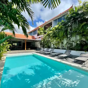 Hotel 007 Surfhouse Bali, Ungasan (Bali)